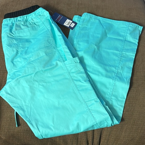 Scrub bottoms Cherokee - Picture 2 of 3